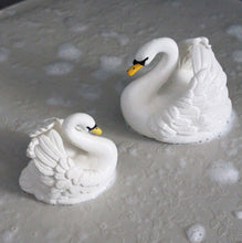 Load image into Gallery viewer, Natural rubber Bathtoy Swan - White- Large